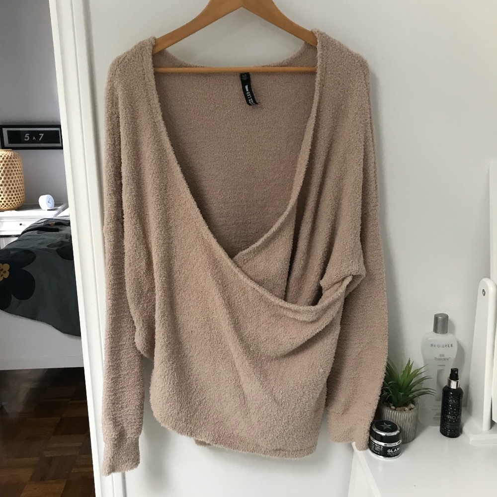 INCREDIBLY SOFT crossover sweater